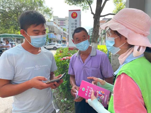 “全民抗疫·守護廣東”——支援抗疫，三鄉(xiāng)禁毒社工在行動照片2.jpg