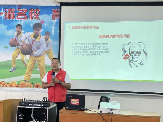 禁毒宣傳進校園，讓青春綠色無毒 (3).jpg