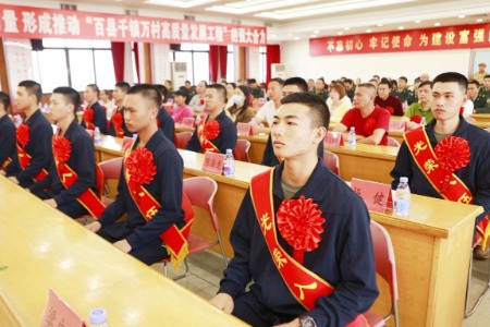 熱血青春獻(xiàn)國(guó)防！中山各鎮(zhèn)街歡送預(yù)定新兵赴軍營(yíng)