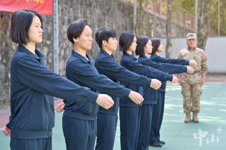 中山召開2025年上半年女兵審批定兵會(huì)議，多名新兵光榮入伍